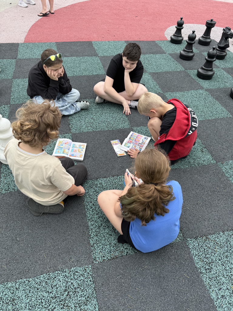 children reading together
