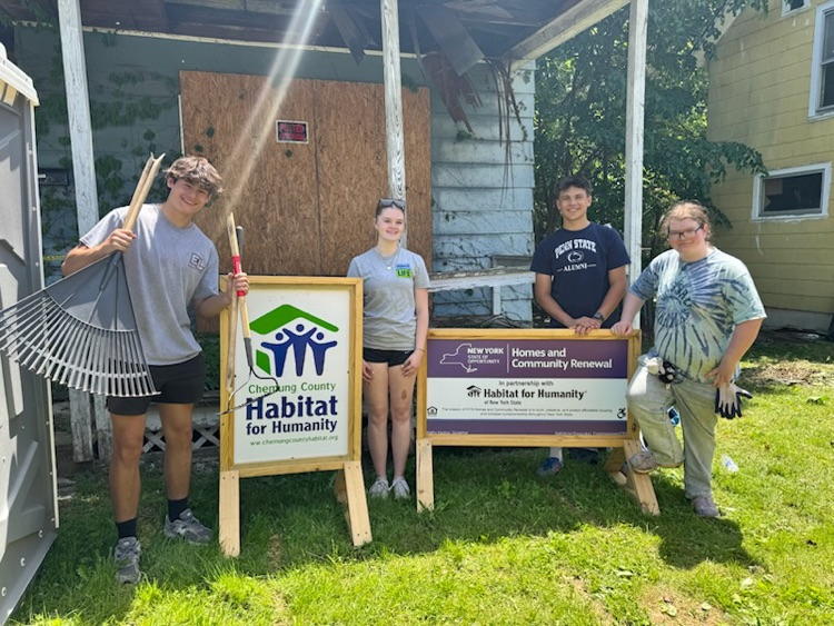Students help Habitat for Humanity 