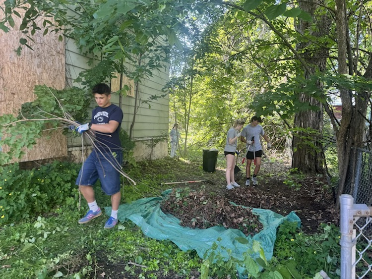 Students help Habitat for Humanity 