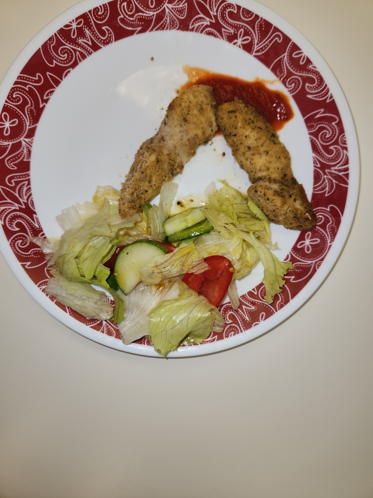 Foods 2 chicken and vinegrette salad