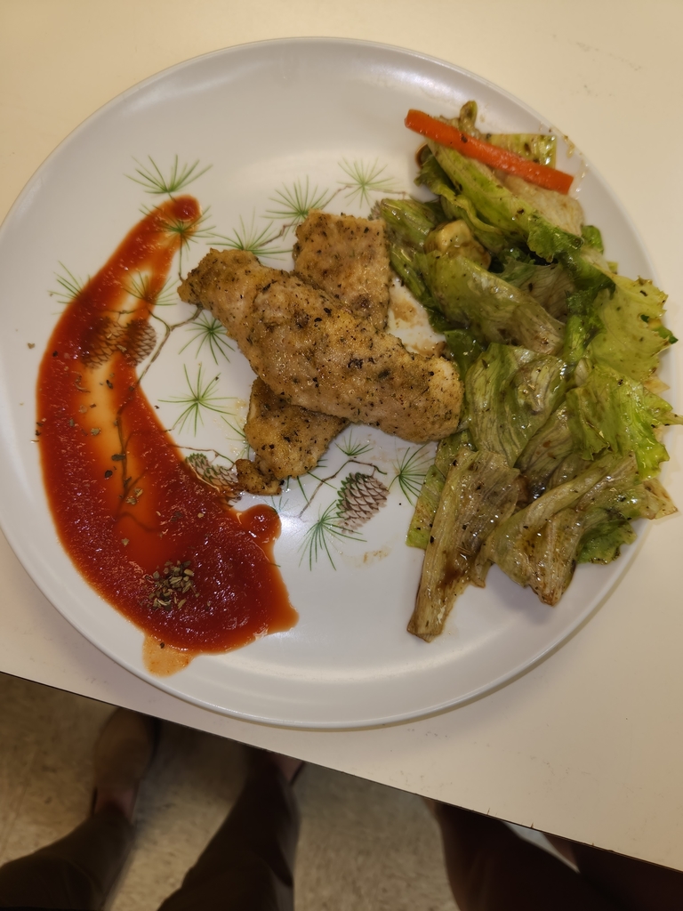 Foods 2 chicken and vinegrette salad plating display