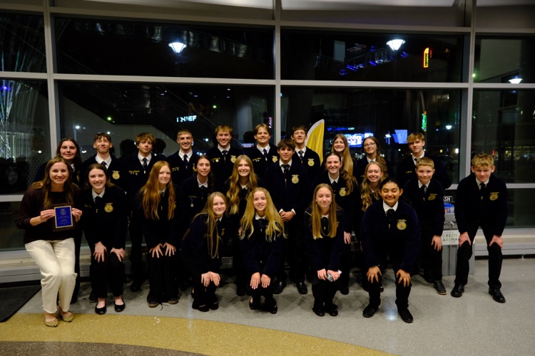 Elwood FFA members and Mrs. Oaklund 