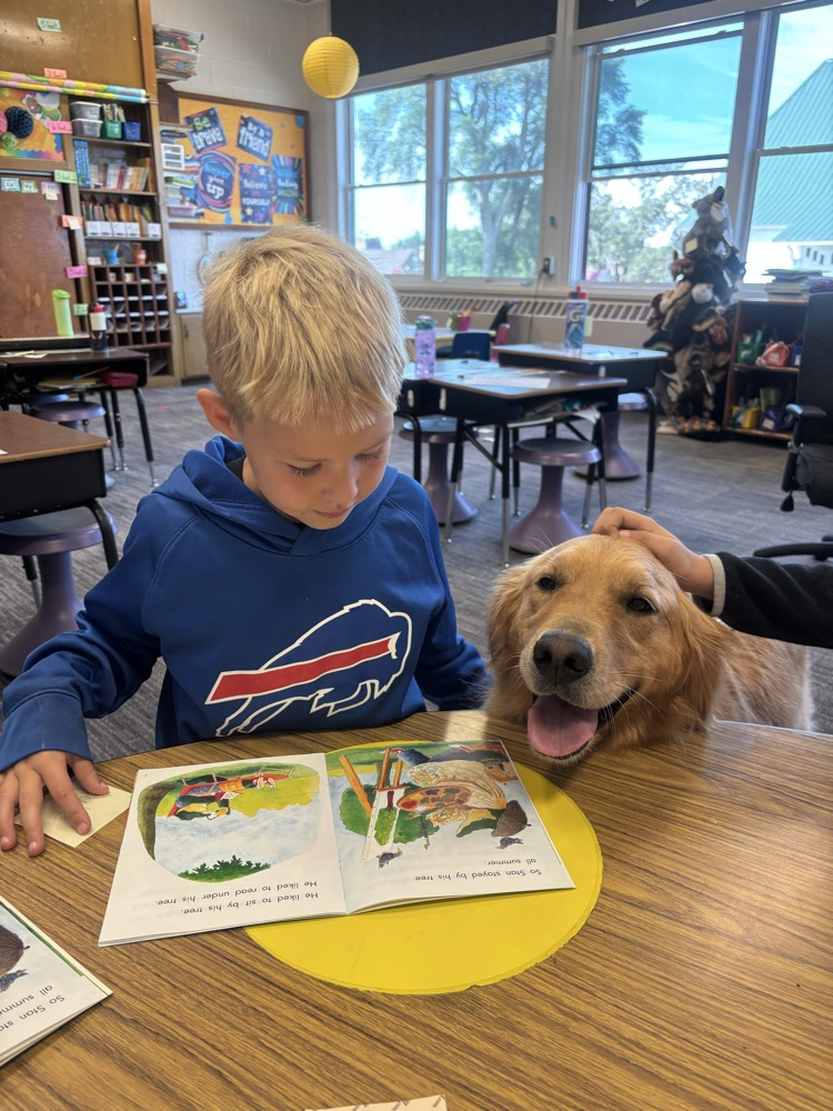 Daxtyn reading to Chloe.