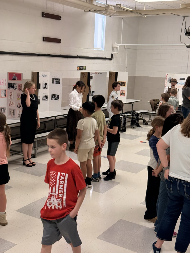 5th grade class Living Wax Museum