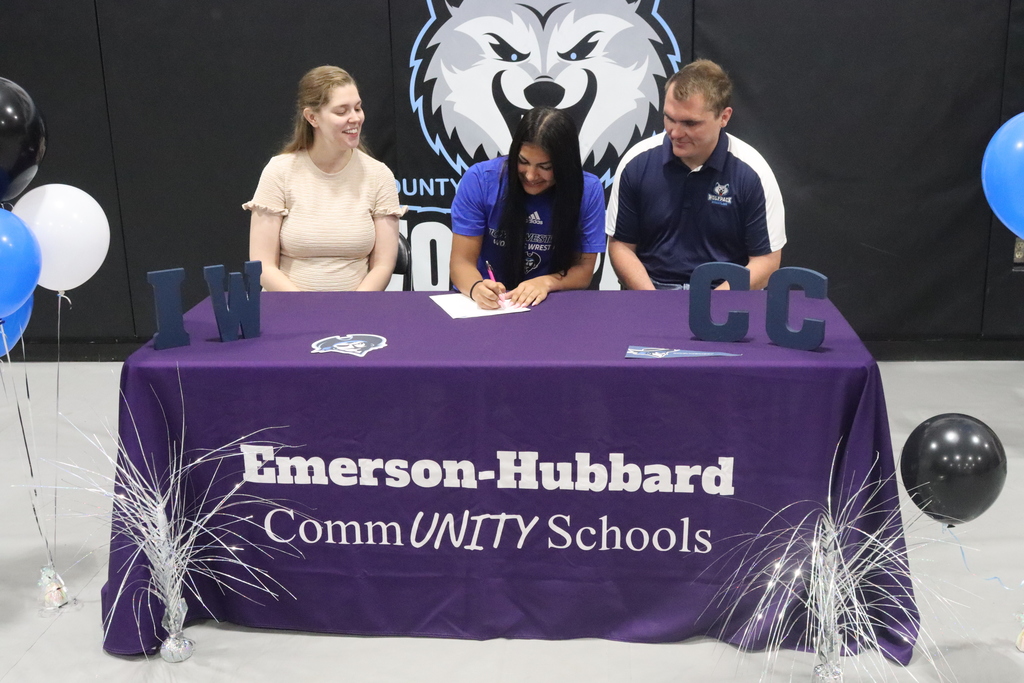 Kiya signing