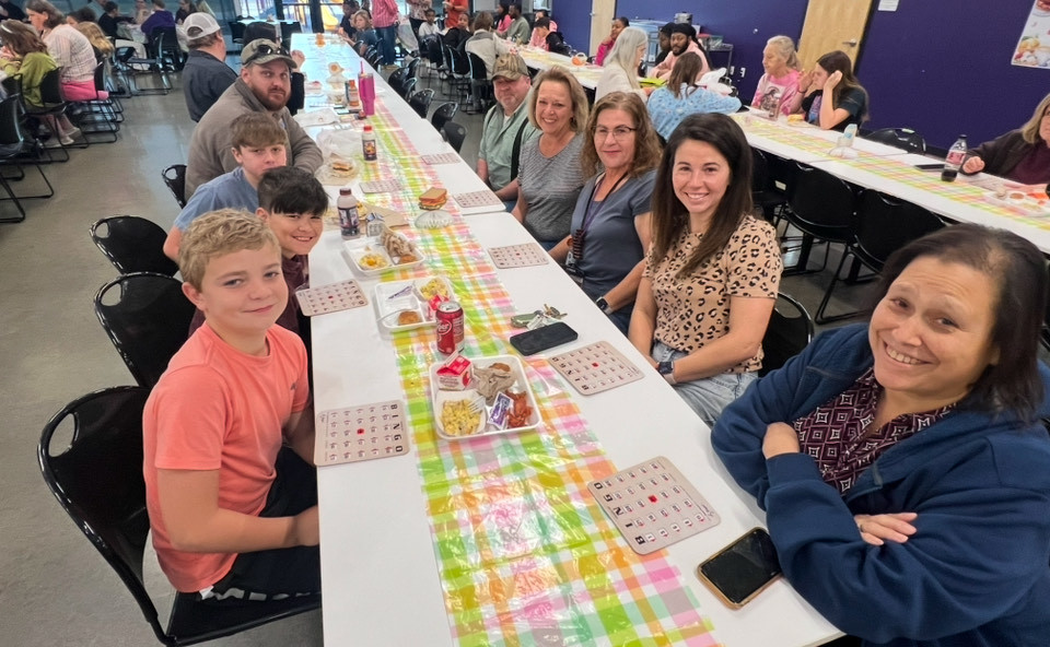 6th Grade Families Enjoying Breakfast at EES