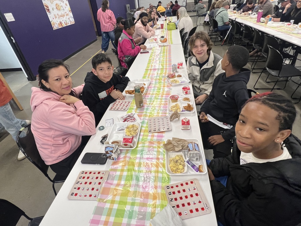 6th Grade Families Enjoying Breakfast at EES