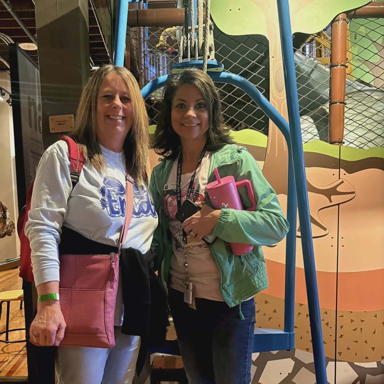 PK and first grade Lions visited Leonardo's. 💛🦁💙