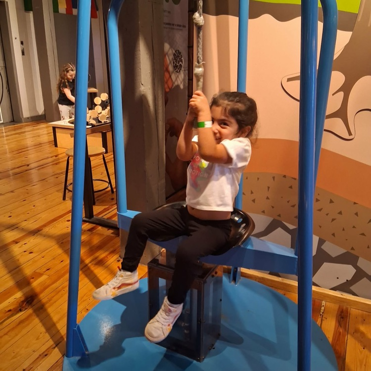 PK and first grade Lions visited Leonardo's. 💛🦁💙