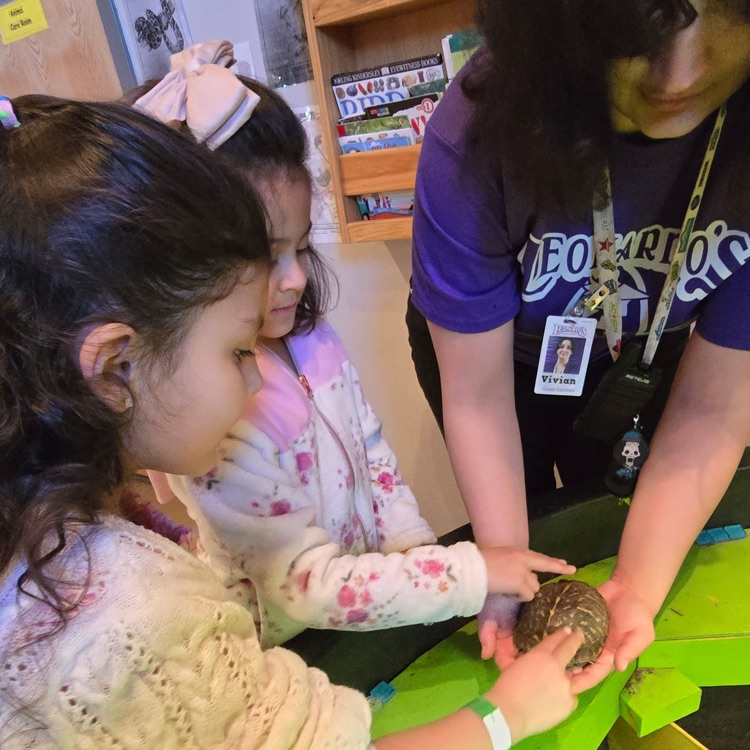 PK and first grade Lions visited Leonardo's. 💛🦁💙