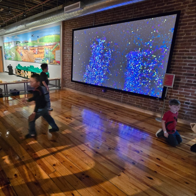 PK and first grade Lions visited Leonardo's. 💛🦁💙