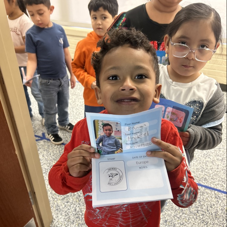 Kinder Lions "fly" across the world with Wit and Wisdom.💛🦁💙