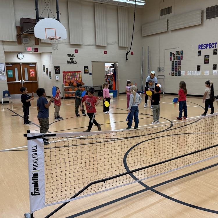 Lions learn to paddle the ball.💙🦁💛
