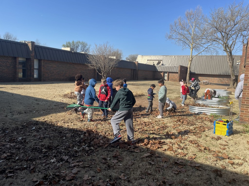 Mrs. Days 2nd grade getting ready for Spring planting