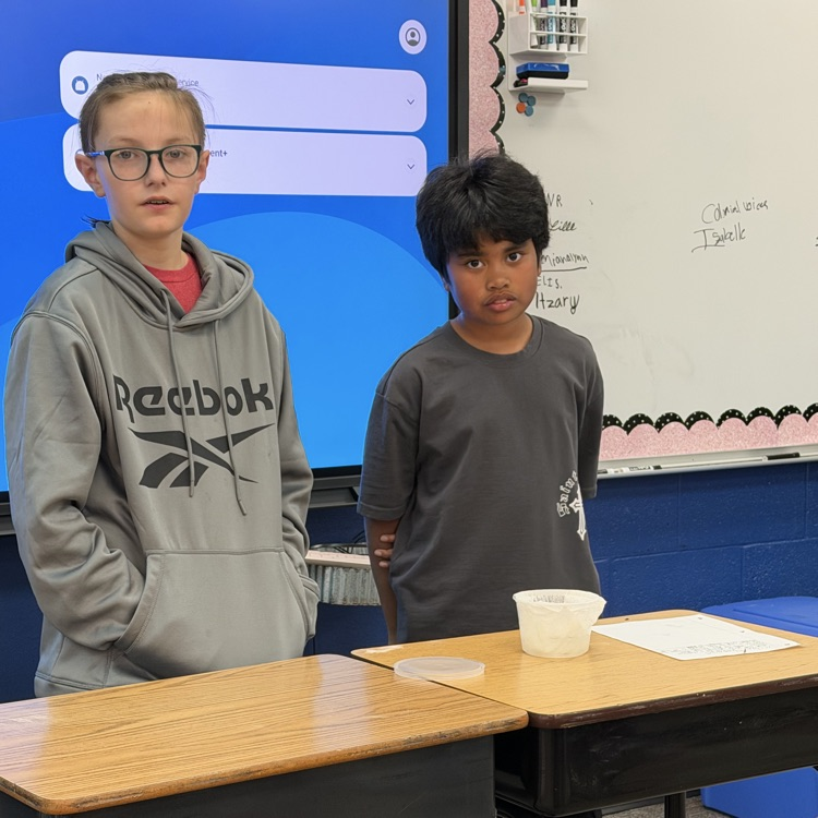 Fifth graders conduct chemical reactions.💛🦁💙