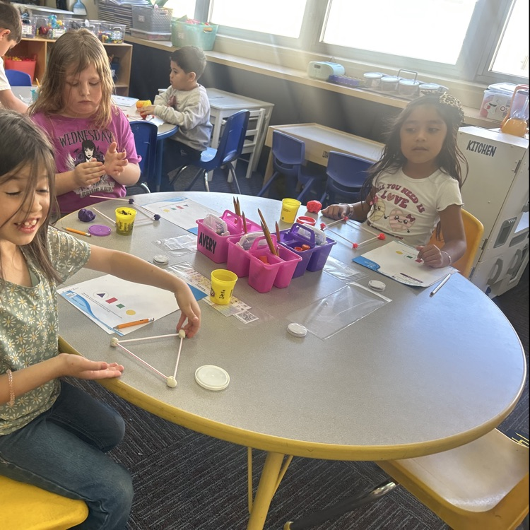 Kinder Lions have BIG IDEAS about 3-dimensional shapes!💙🦁💛