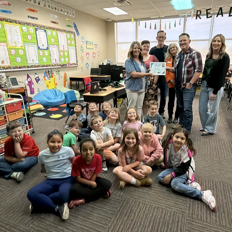 Congratulations to Mrs. Wright for being selected as the KOFM Teacher of the Month. Special thanks to Park Avenue Thrift for sponsoring this recognition!💛🦁💙