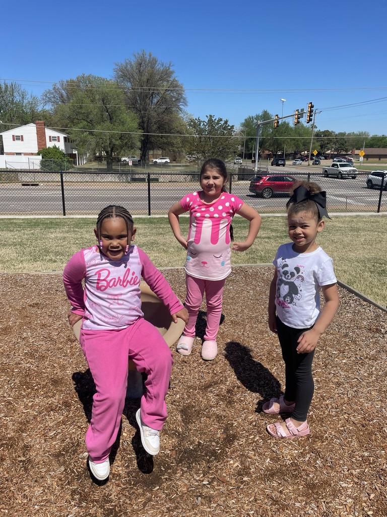 Mrs. Layne’s Pre-K and Ms. 2nd graders enjoying the weather 