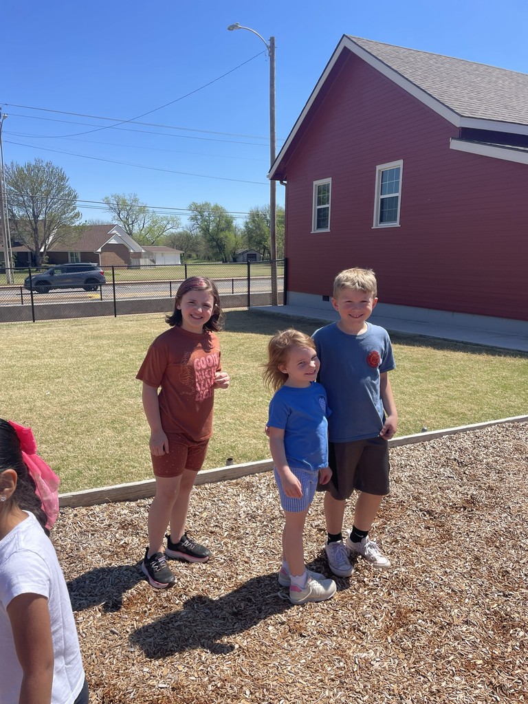 Mrs. Layne’s Pre-K and Ms. 2nd graders enjoying the weather 