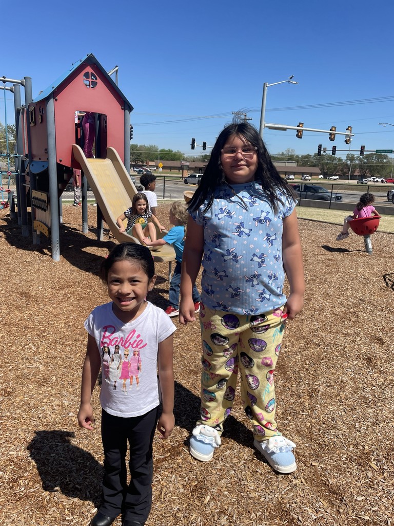 Mrs. Layne’s Pre-K and Ms. 2nd graders enjoying the weather 
