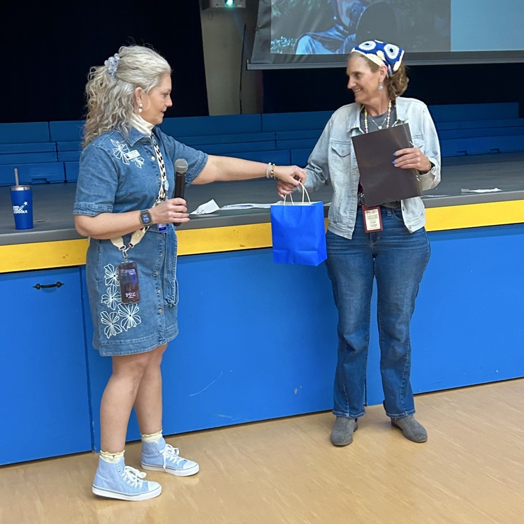 We love Mrs Seigel!💛🦁💙