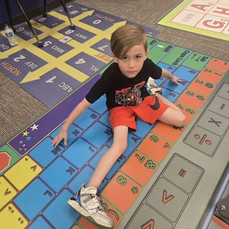 Firsties take a break in our Active-Based Learning Lab.💛🦁💙