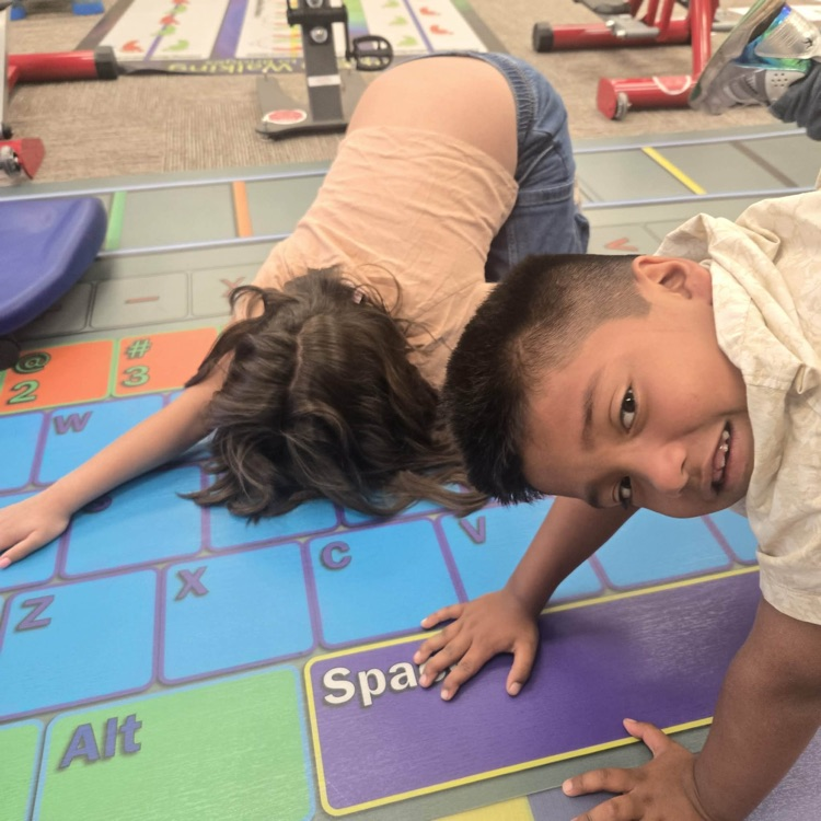 Firsties take a break in our Active-Based Learning Lab.💛🦁💙