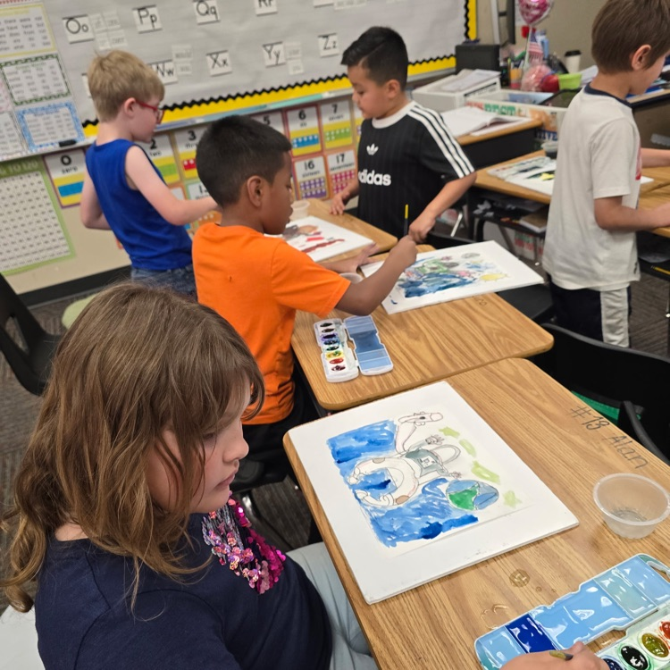 First grade Lions prepare for this year's district art show.💛🦁💙