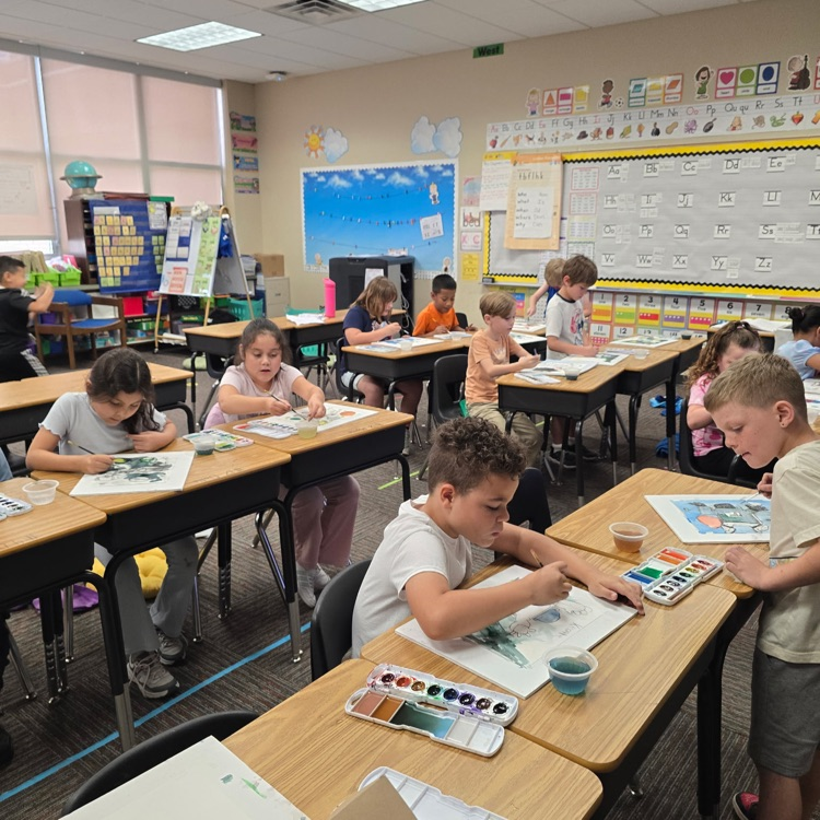 First grade Lions prepare for this year's district art show.💛🦁💙