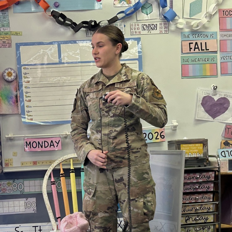 Lucie Bednar, Vance AFB air traffic controller, gave our Kinder Mini-Lions BIG IDEAS about flight and math.💛🦁💙