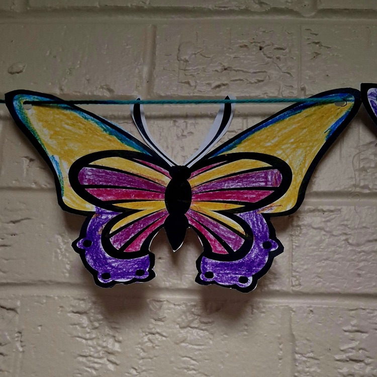 PK mini-Lions learn about butterflies and symmetry. 💙🦁💛