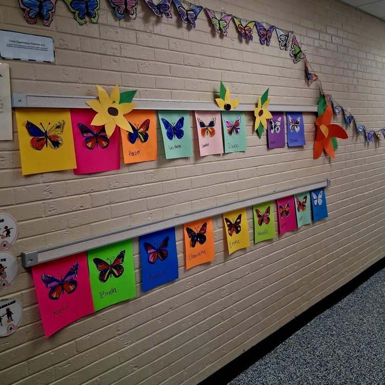 PK mini-Lions learn about butterflies and symmetry. 💙🦁💛