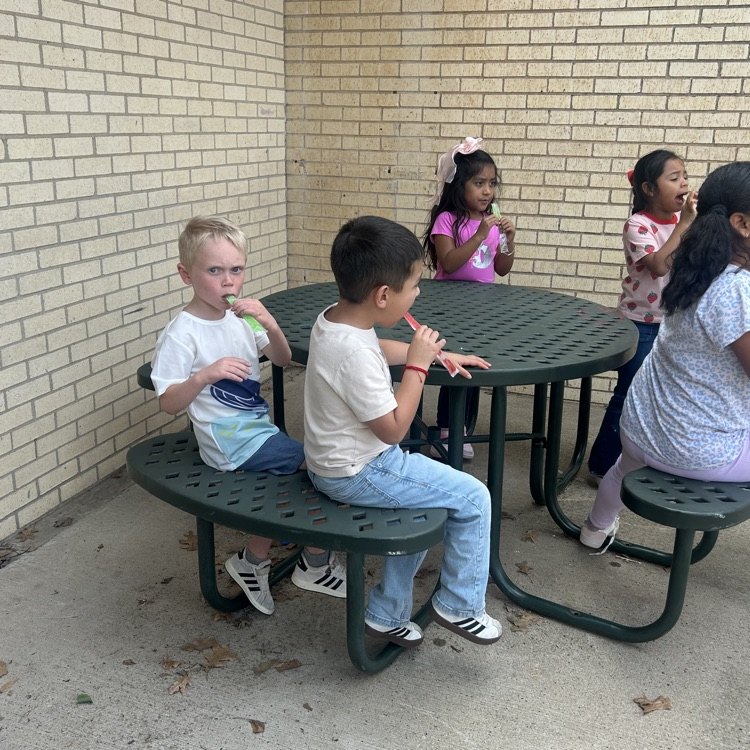 Kinder Lions ABC Countdown continues! "I" is for ice pop. "K" is for kindness.💛🦁💙