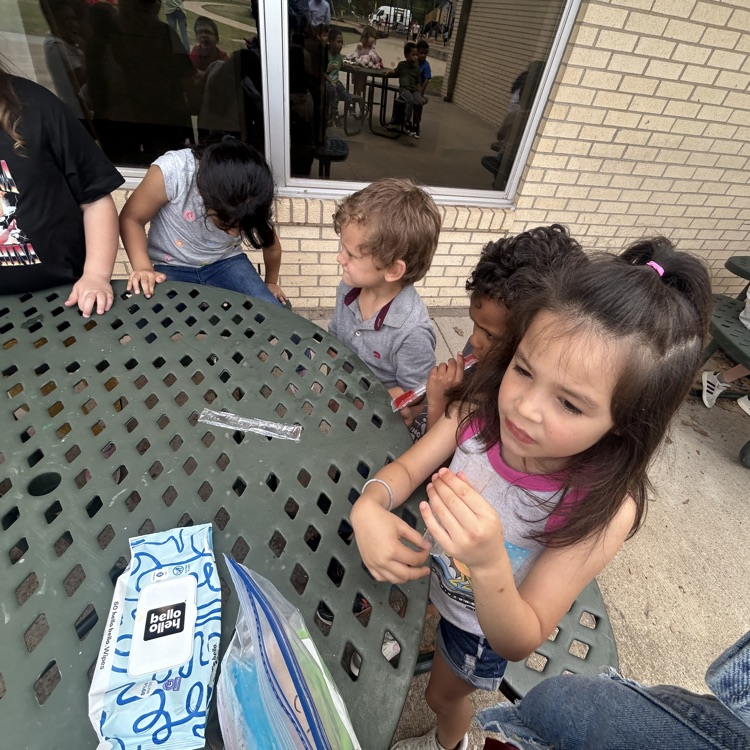 Kinder Lions ABC Countdown continues! "I" is for ice pop. "K" is for kindness.💛🦁💙