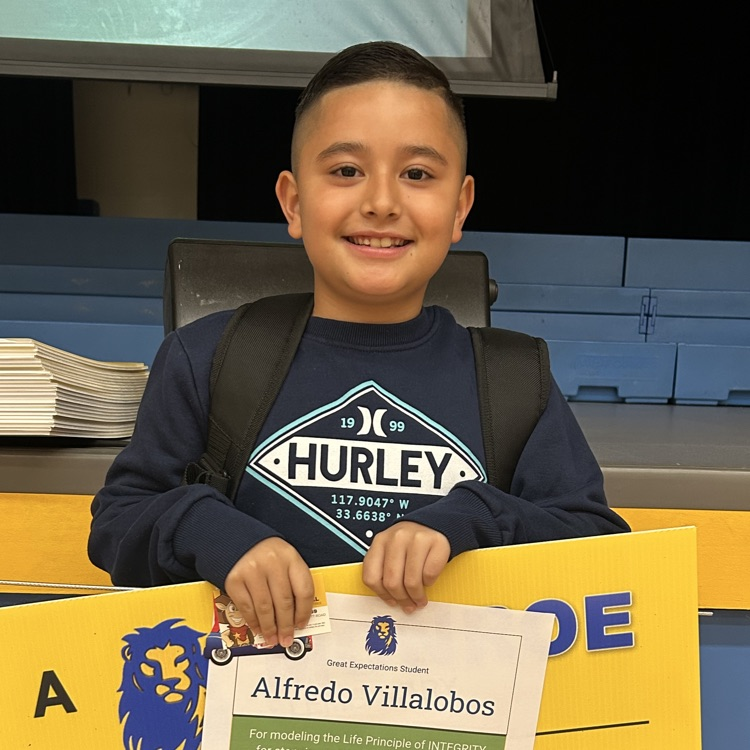 GE Showcase...honoring students and staff who have displayed the following Life Principles-attitude, perseverance, integrity, kindness, and responsibility. 💙🦁💛