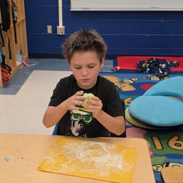 Our OT providers helped Ms. Johnston and Mrs. Peterson's classes make play doh.💙🦁💛