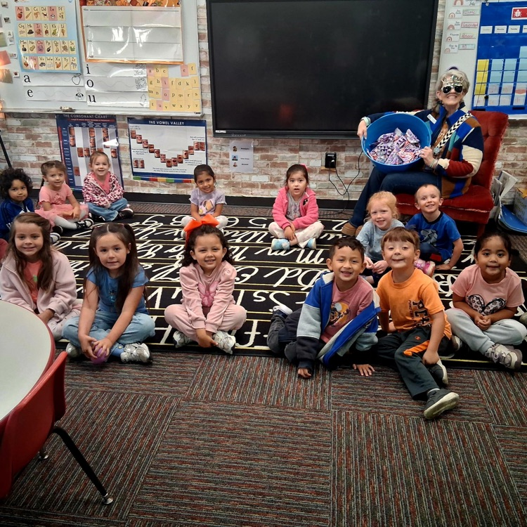 PK mini-Lions celebrate Kings and Queens Day.💙🦁💛