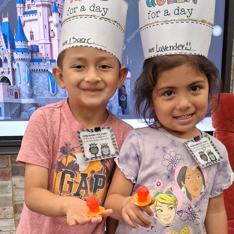 PK mini-Lions celebrate Kings and Queens Day.💙🦁💛
