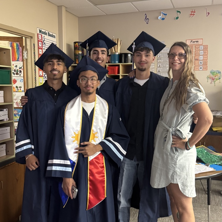 Congrats to the former Monroe Lions who graduate from EHS this weekend!💙🦁💛