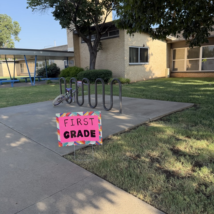 ATTENTION Kinder-5th car riders: Older students go down to dismiss with younger siblings. First graders dismiss at the SW bike rack. Please stay in your vehicle and let a Monroe staffer send your student.