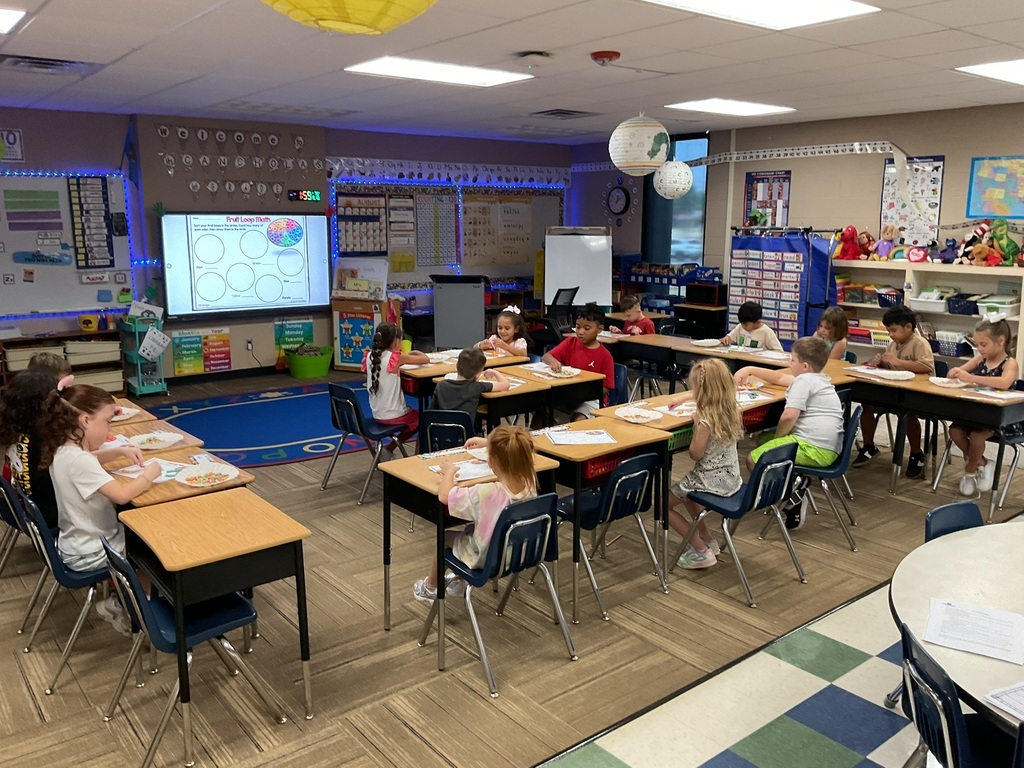 1st grade students sorting & graphing fruit loops by color