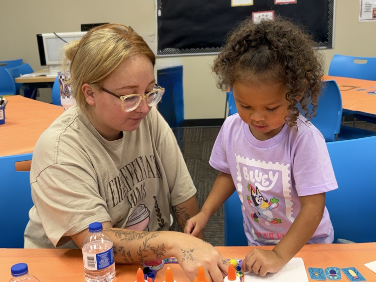 Monroe hosted a PK Parent Night to introduce curriculum and to give families a chance to ask questions about their mini-Lions' day.💛🦁💙