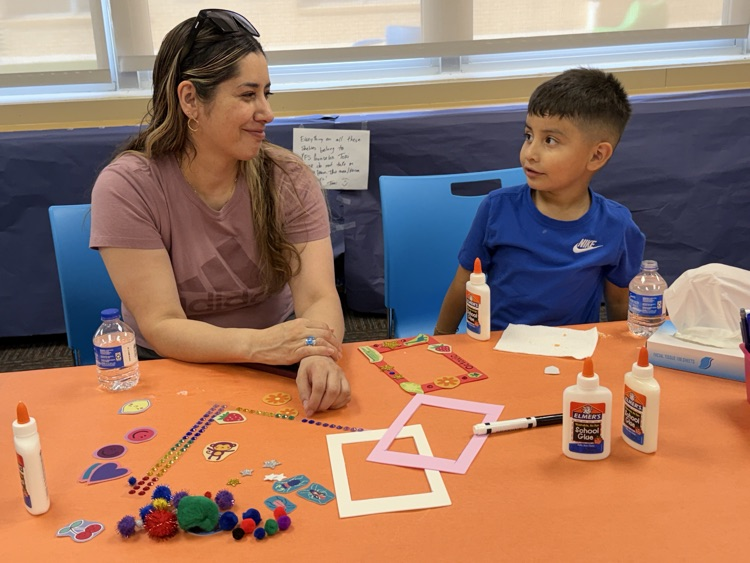 Monroe hosted a PK Parent Night to introduce curriculum and to give families a chance to ask questions about their mini-Lions' day.💛🦁💙