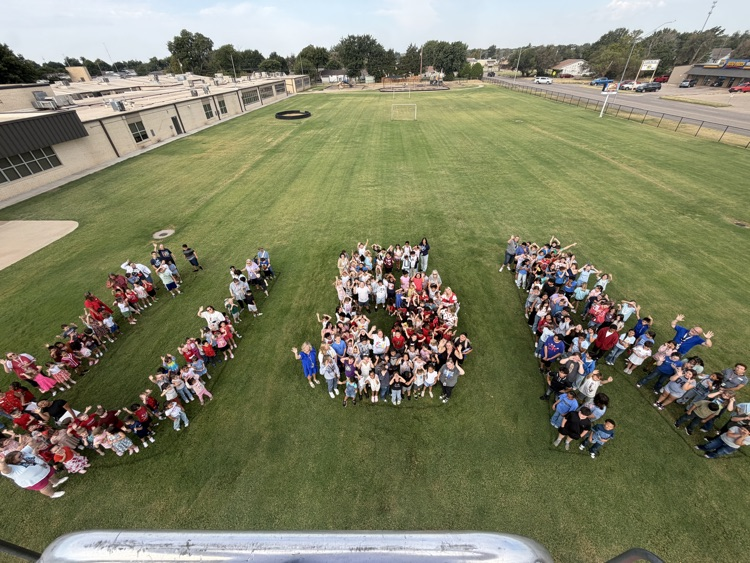 Monroe capped off its USA birthday celebration with an all-school photo shoot. 🇺🇸🦁🇺🇸