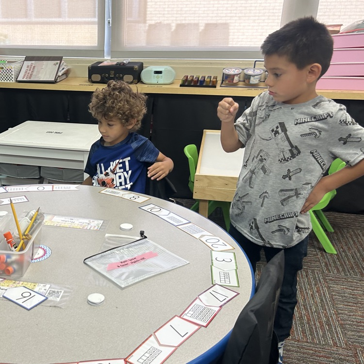 Kinder Lions have BIG IDEAS about math!💛🦁💙