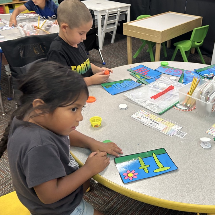 Kinder Lions have BIG IDEAS about math!💛🦁💙