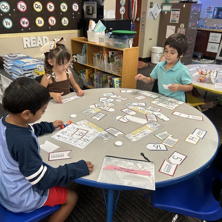Kinder Lions have BIG IDEAS about math!💛🦁💙