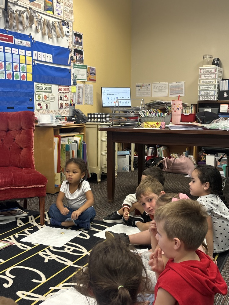 C-K-L-yay...for apple tasting in PK! 🍎🦁🍏