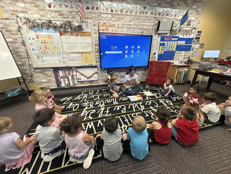 C-K-L-yay...for apple tasting in PK! 🍎🦁🍏