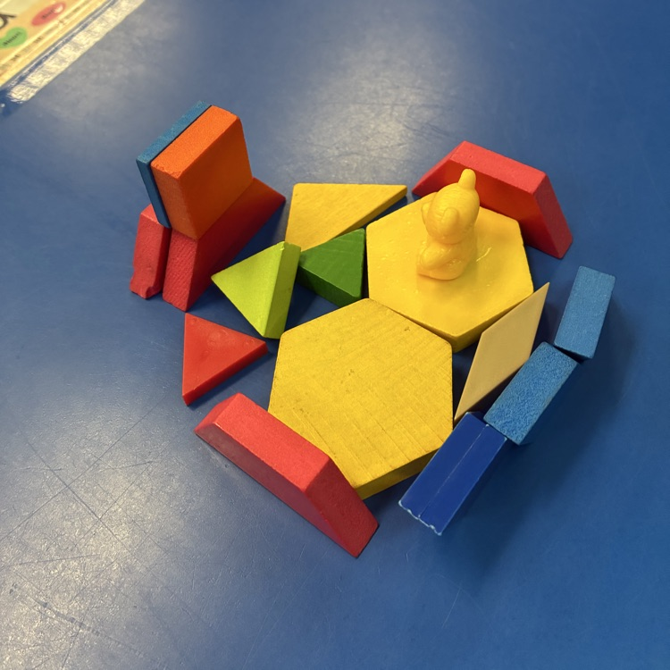 Practical application of math manipulatives in PK💙🦁💛